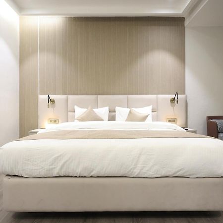 בארילי Hotel Swarn Towers מראה חיצוני תמונה