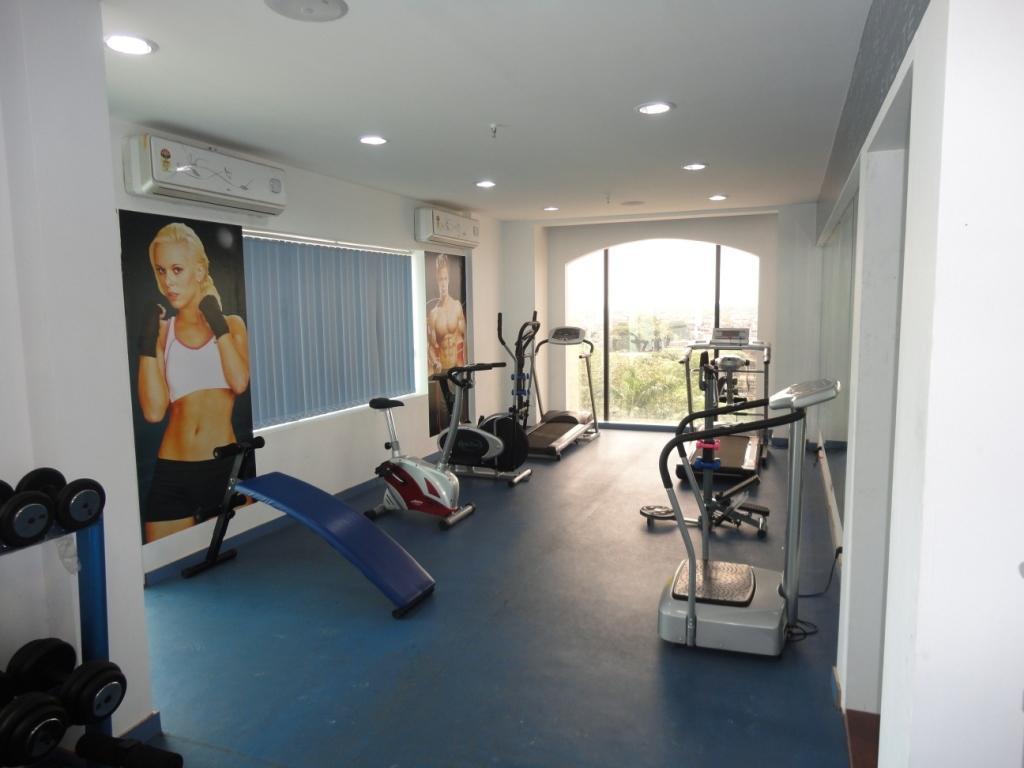 בארילי Hotel Swarn Towers מראה חיצוני תמונה