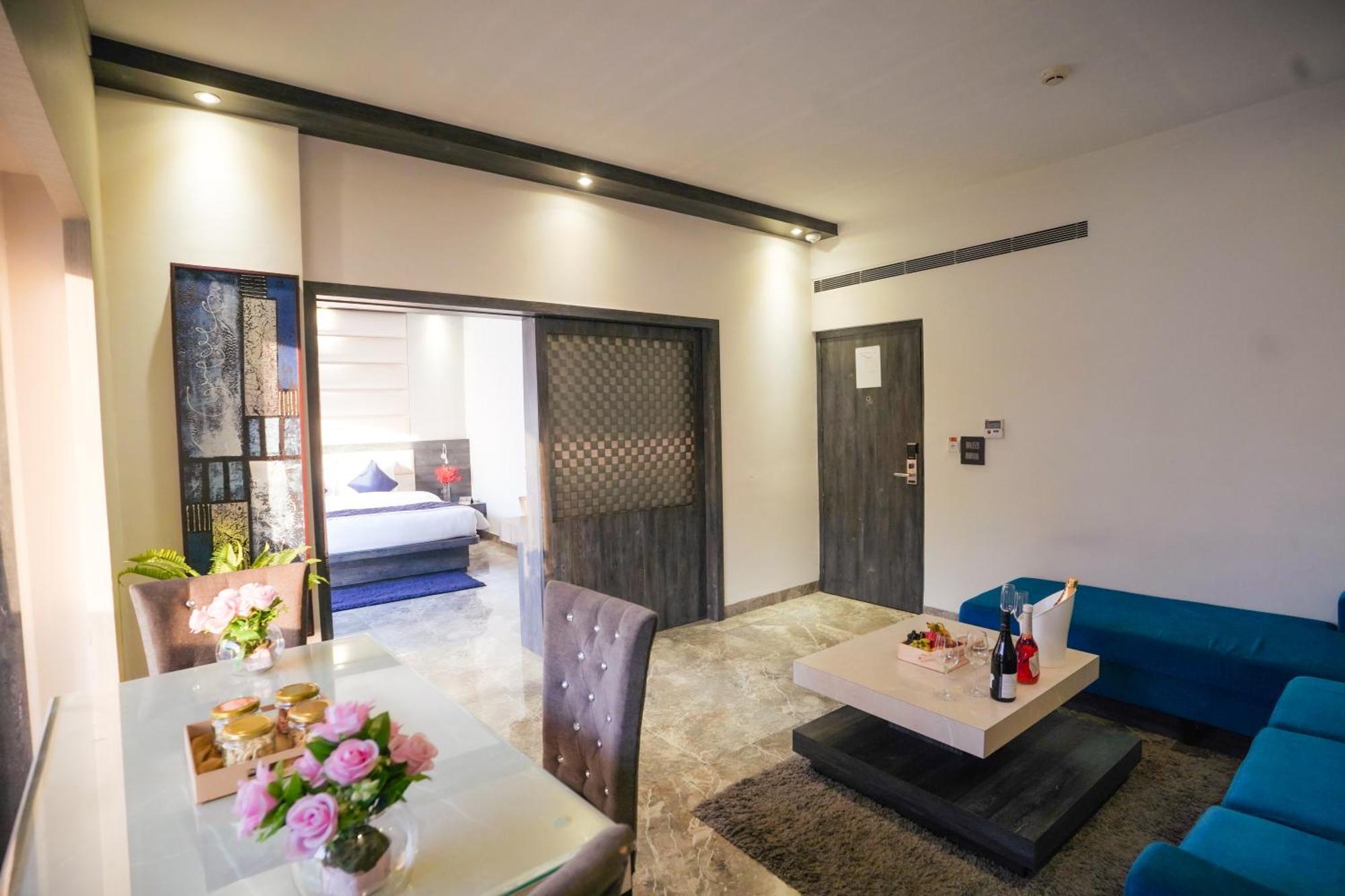 בארילי Hotel Swarn Towers מראה חיצוני תמונה