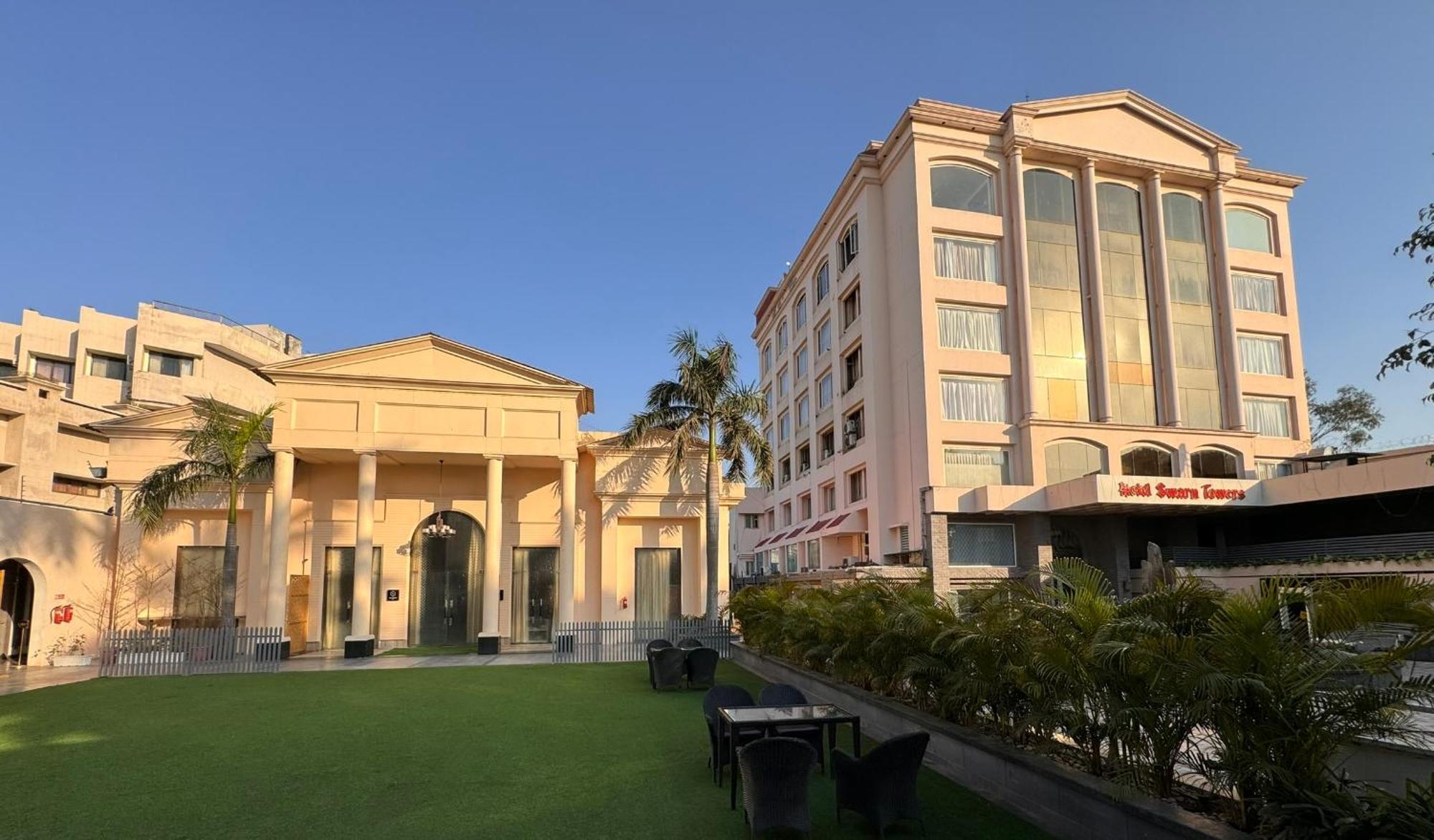 בארילי Hotel Swarn Towers מראה חיצוני תמונה
