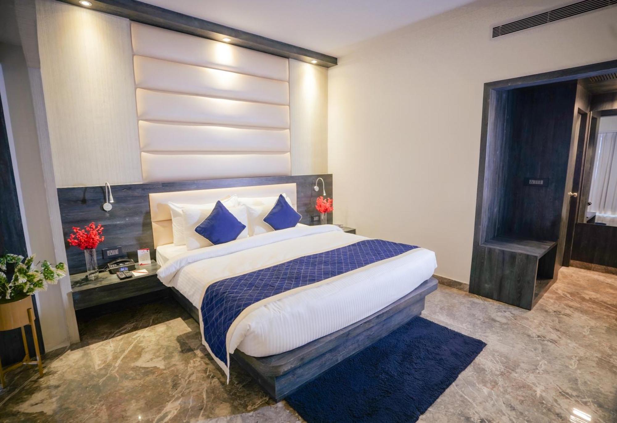 בארילי Hotel Swarn Towers מראה חיצוני תמונה