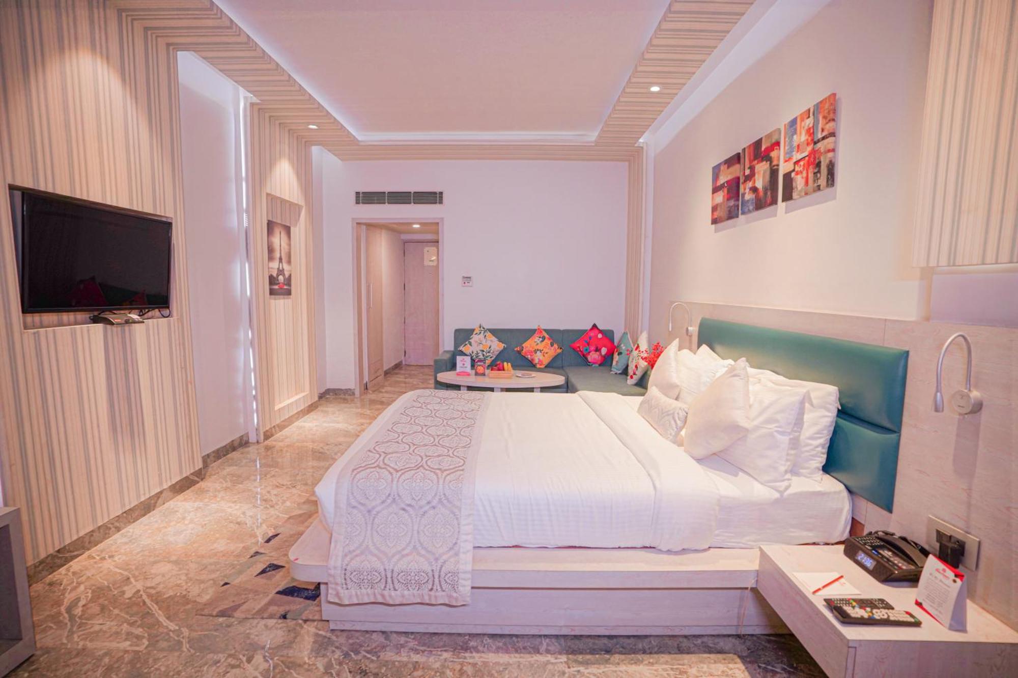 בארילי Hotel Swarn Towers מראה חיצוני תמונה