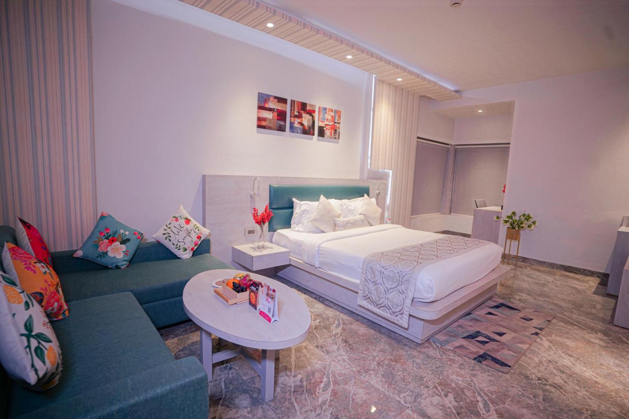 בארילי Hotel Swarn Towers מראה חיצוני תמונה
