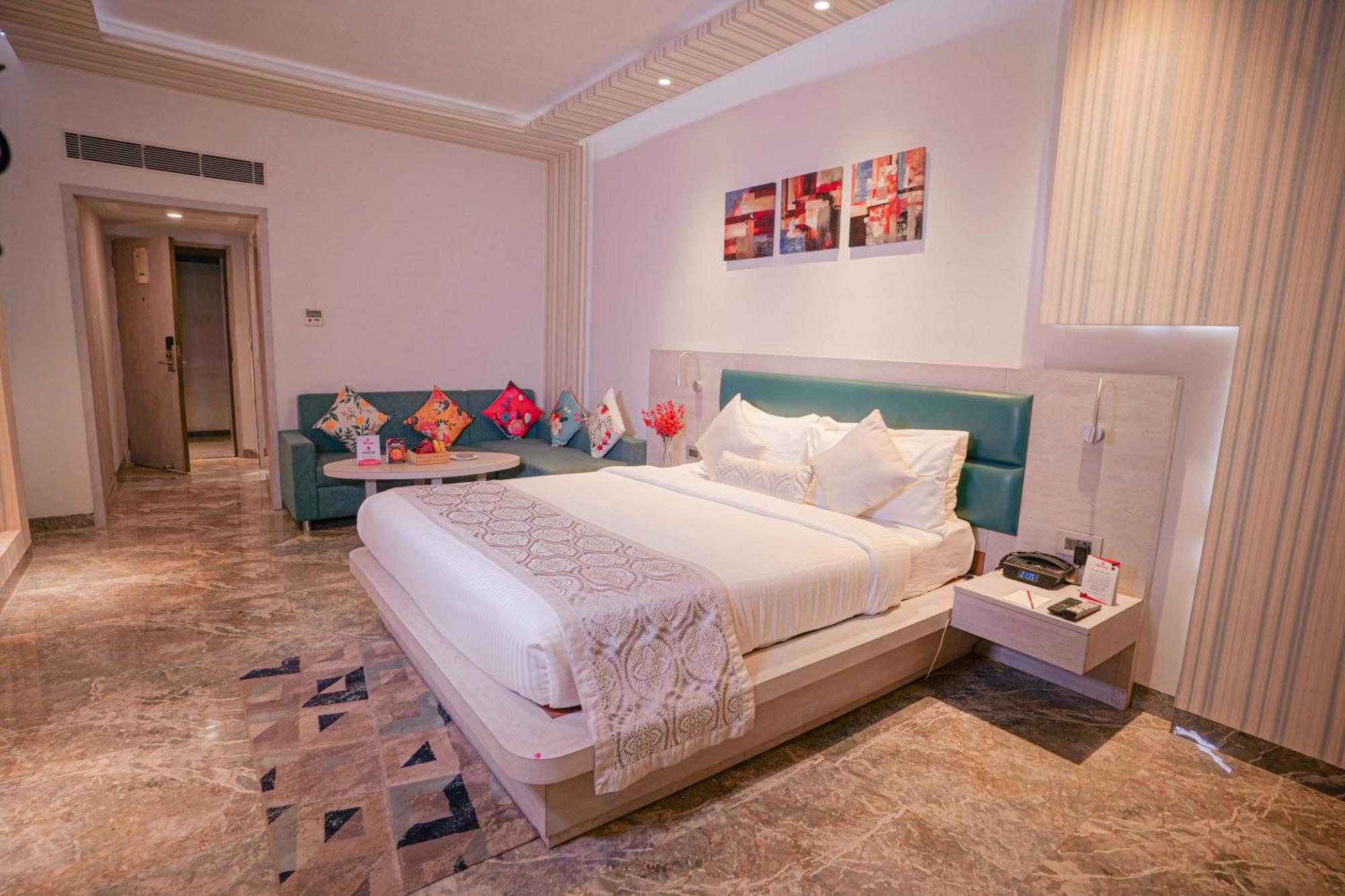 בארילי Hotel Swarn Towers מראה חיצוני תמונה