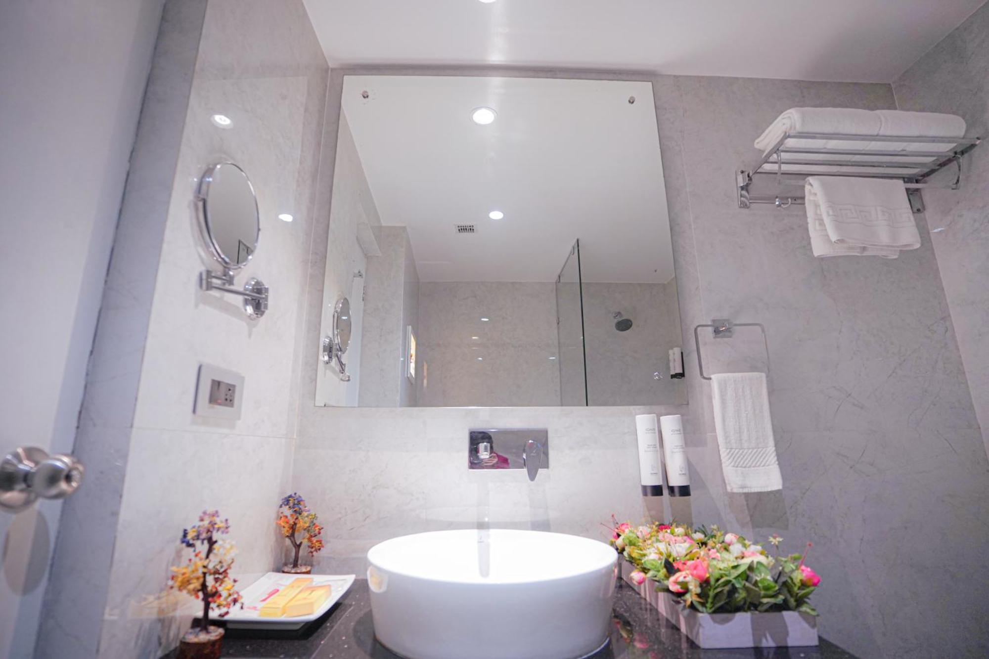 בארילי Hotel Swarn Towers מראה חיצוני תמונה