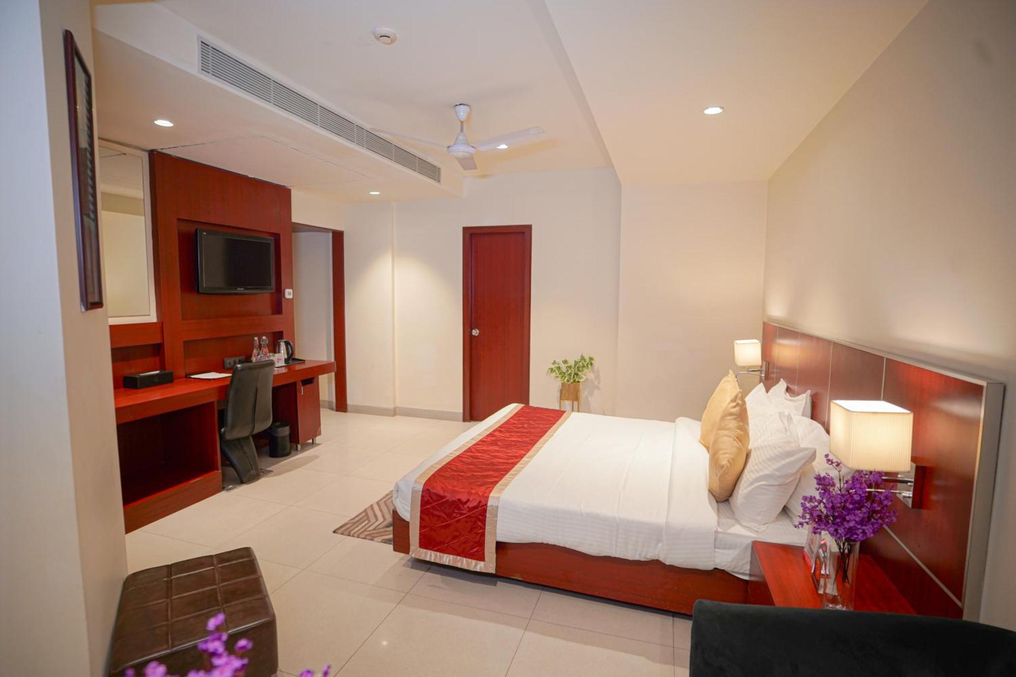בארילי Hotel Swarn Towers מראה חיצוני תמונה