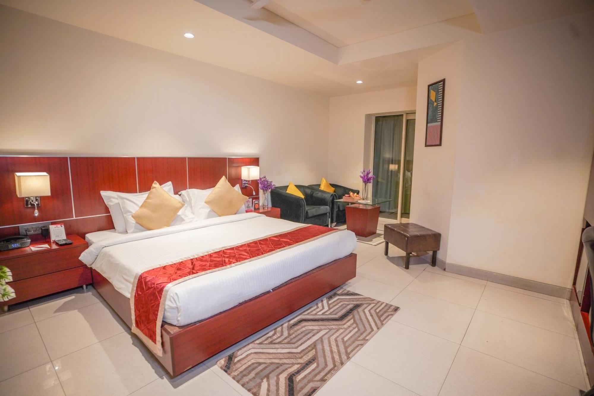 בארילי Hotel Swarn Towers מראה חיצוני תמונה