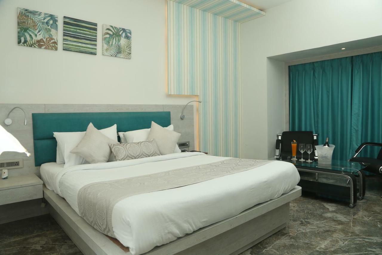 בארילי Hotel Swarn Towers מראה חיצוני תמונה